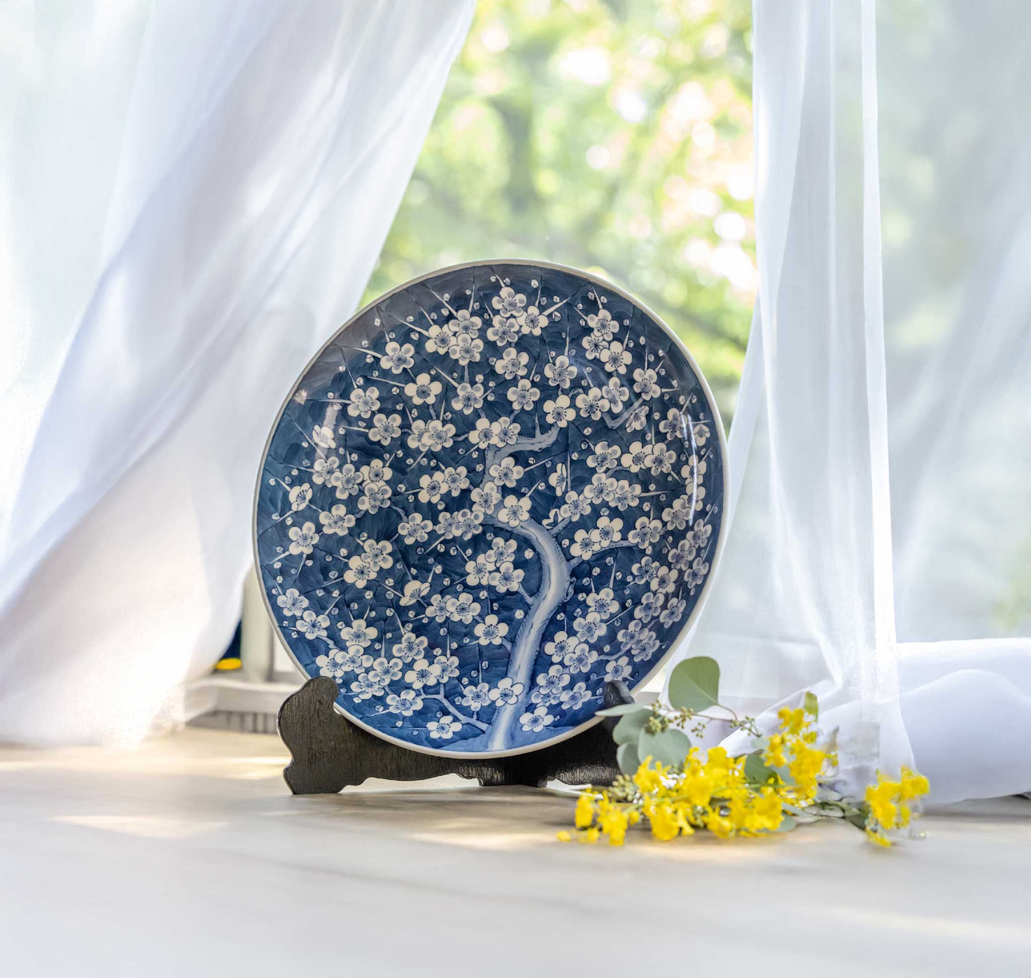 Large dish “Oume” Arita porcelain