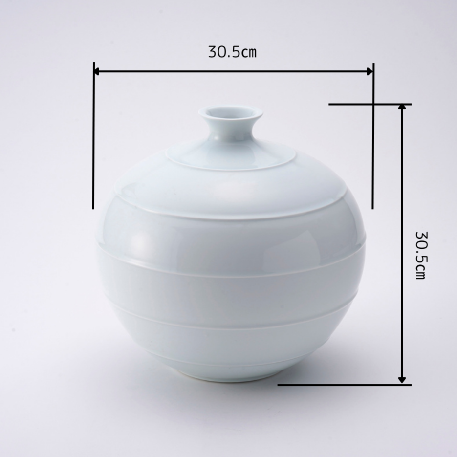 Hakuji sentsubo~White Porcelain Line Jar
