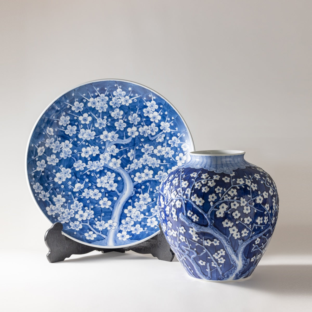 Vase “Oume” Arita porcelain