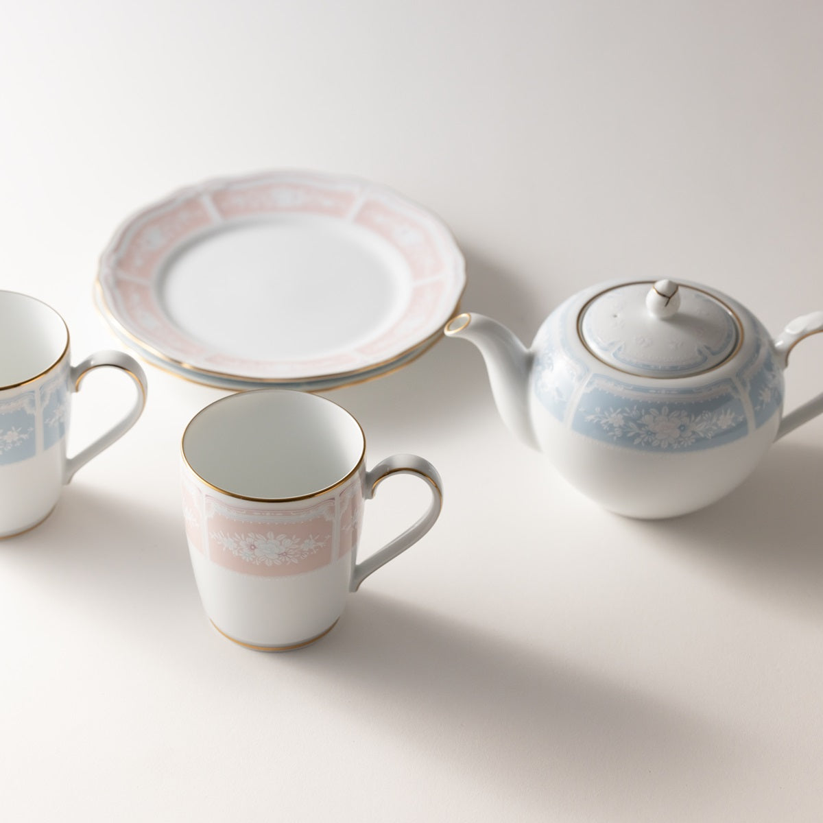 Lacewood Gold Pair of Cups & Tea Pot Noritake