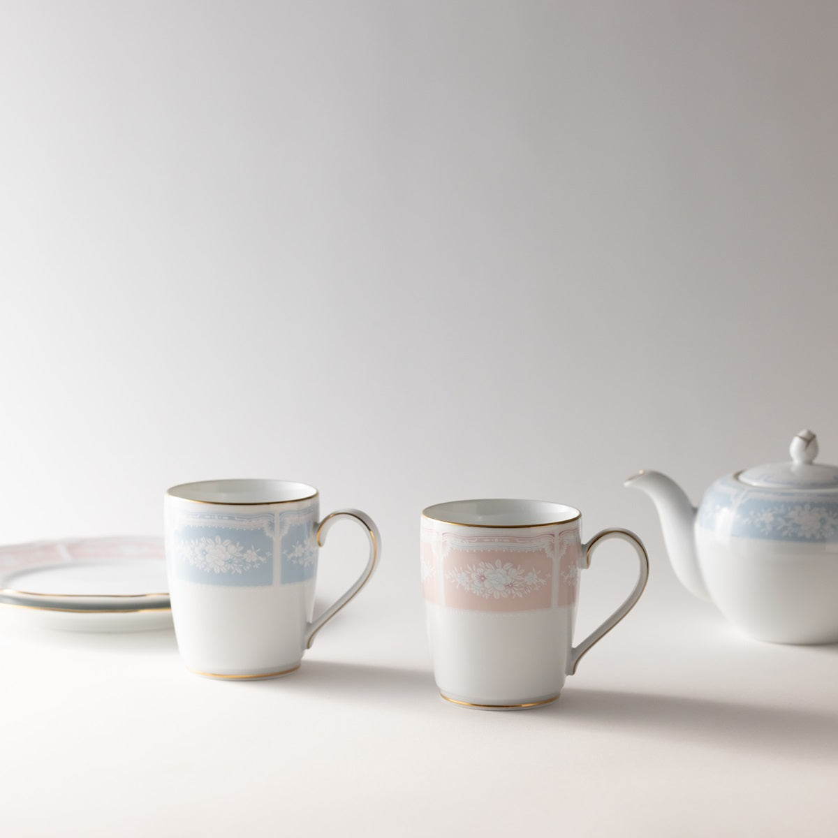 Lacewood Gold Pair of Cups & Tea Pot Noritake