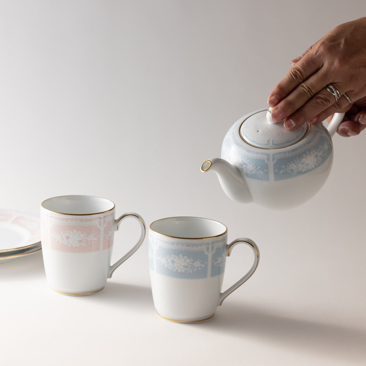 Lacewood Gold Pair of Cups & Tea Pot Noritake