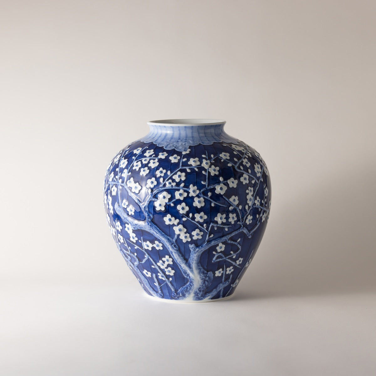 Vase “Oume” Arita porcelain