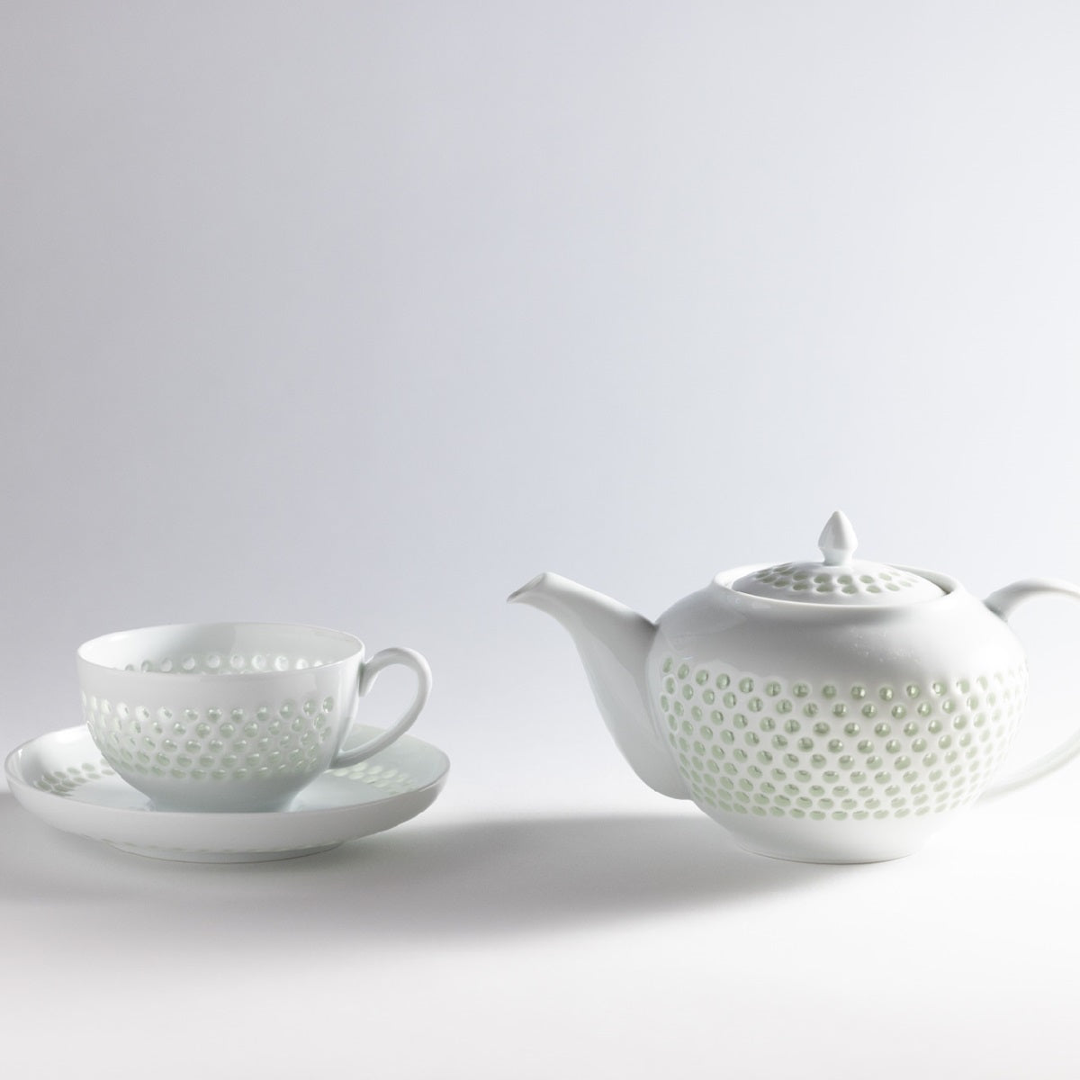 Crystal Premium Pair Tea Cups & Saucers, Pot