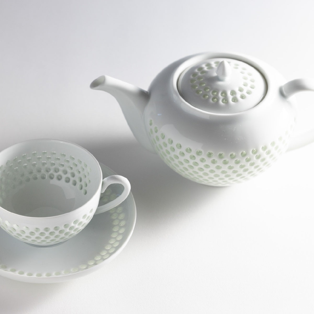 Crystal Premium Pair Tea Cups & Saucers, Pot